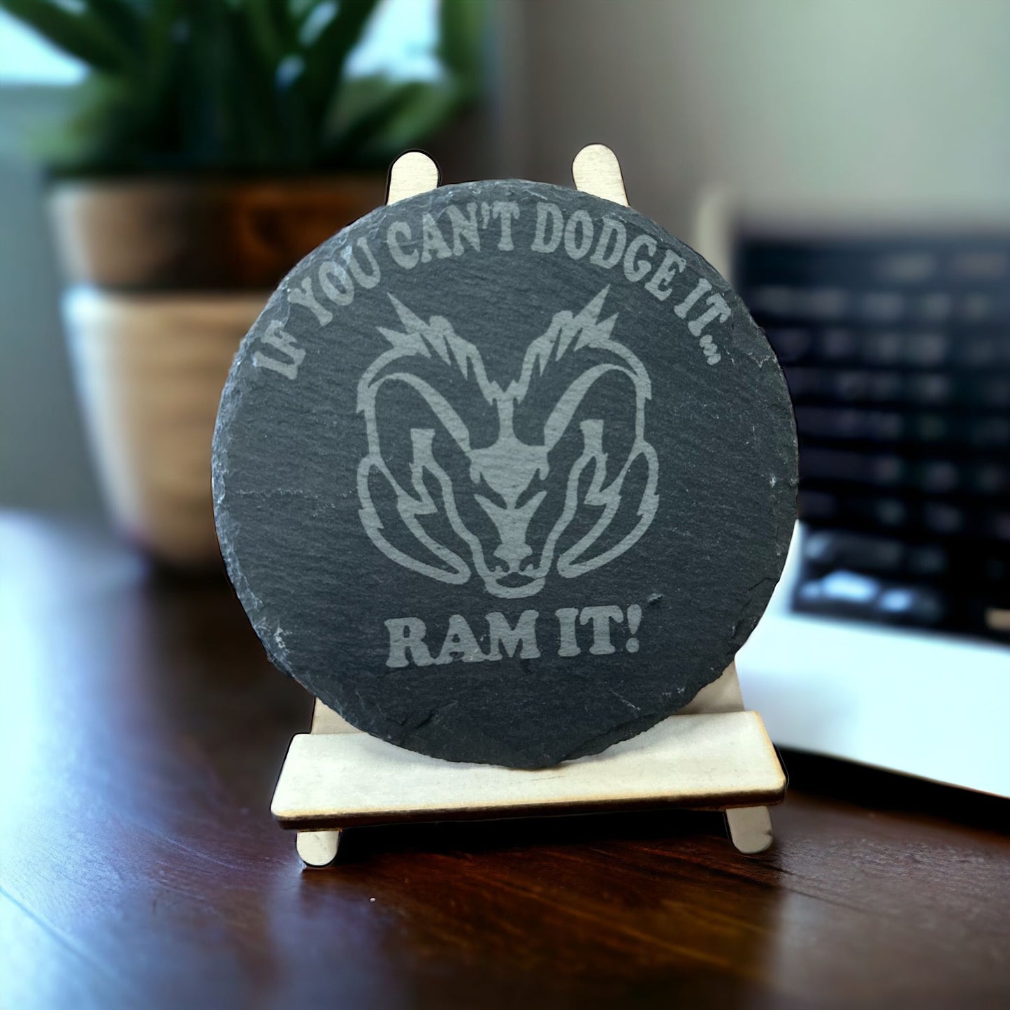 Schieferuntersetzer " If you can´t Dodge it... RAM it!