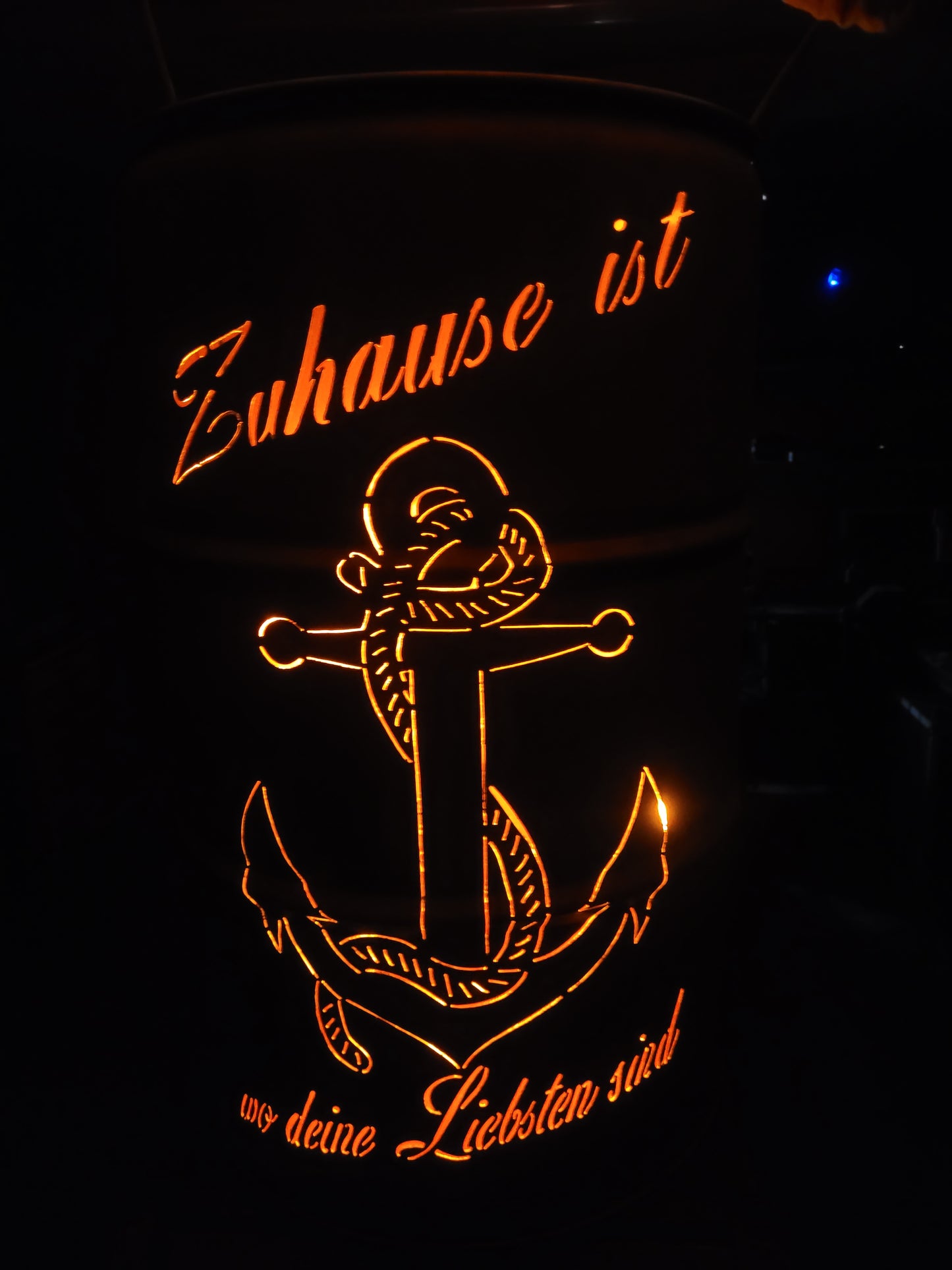Feuertonne Zuhause ist wo deine Liebsten sind