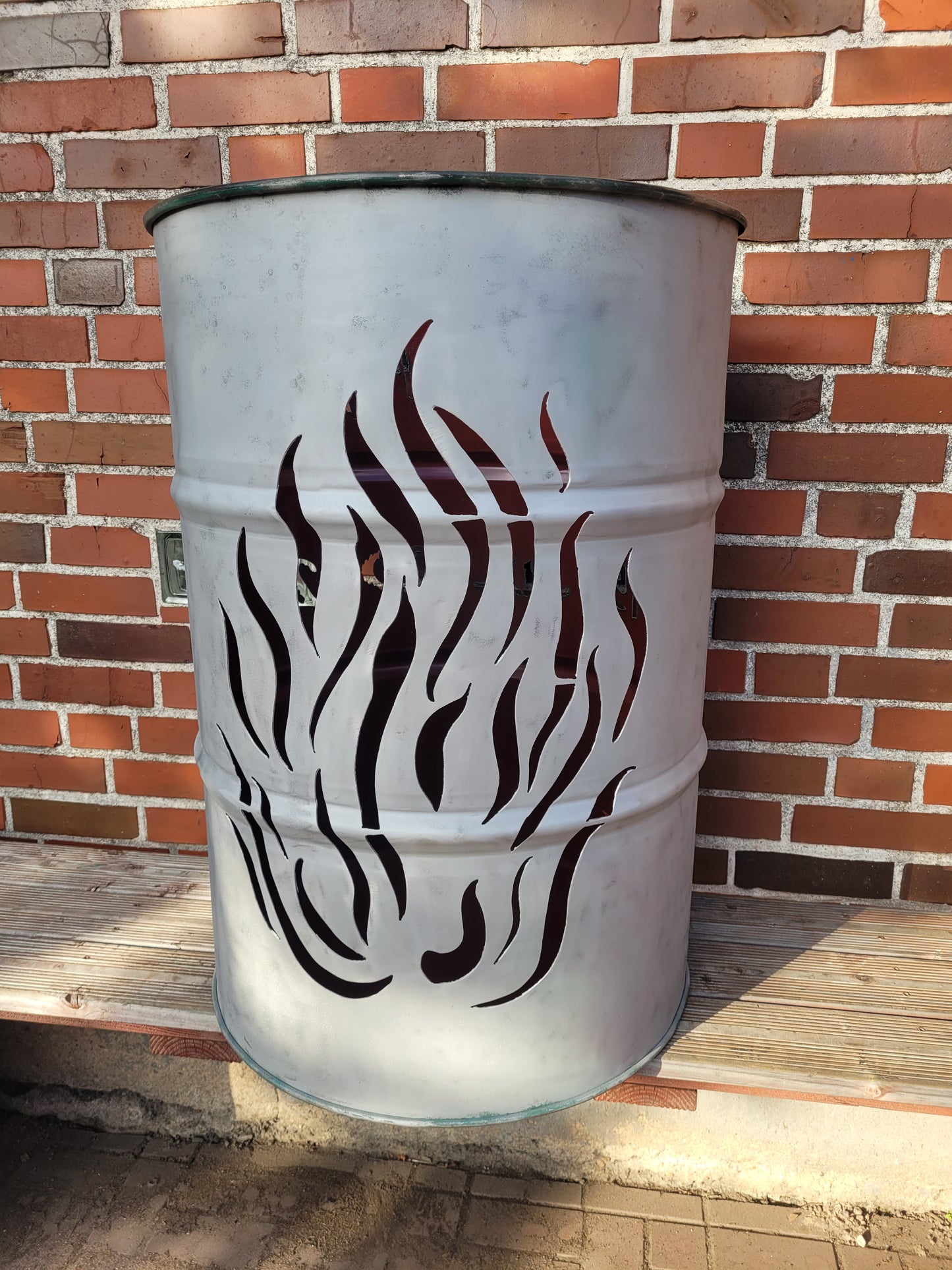 Feuertonne Feuer und Flamme