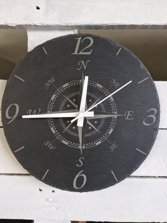 Schiefer Uhr Kompass