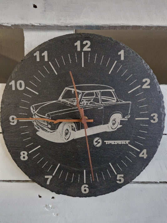 Schiefer Uhr Trabbi