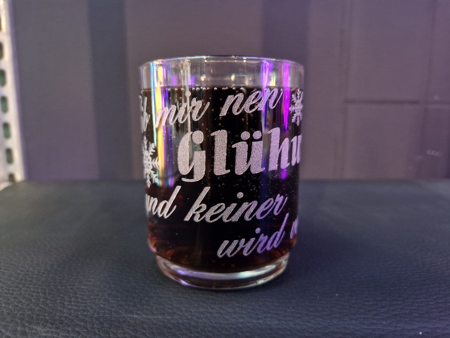 Glühweinglas mit Spruch" Gib nen Glühwein und keiner wird verletzt! "