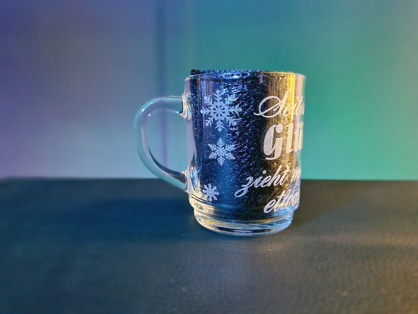 Glühweinglas mit Spruch" Seit dem vierten Glühwein zieht mein Schuh nach links"