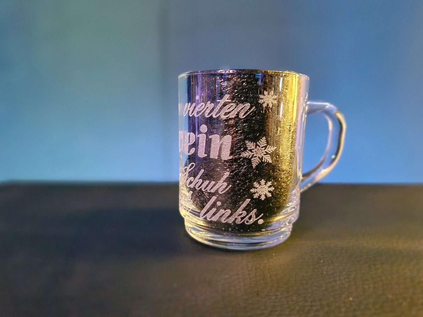 Glühweinglas mit Spruch" Seit dem vierten Glühwein zieht mein Schuh nach links"