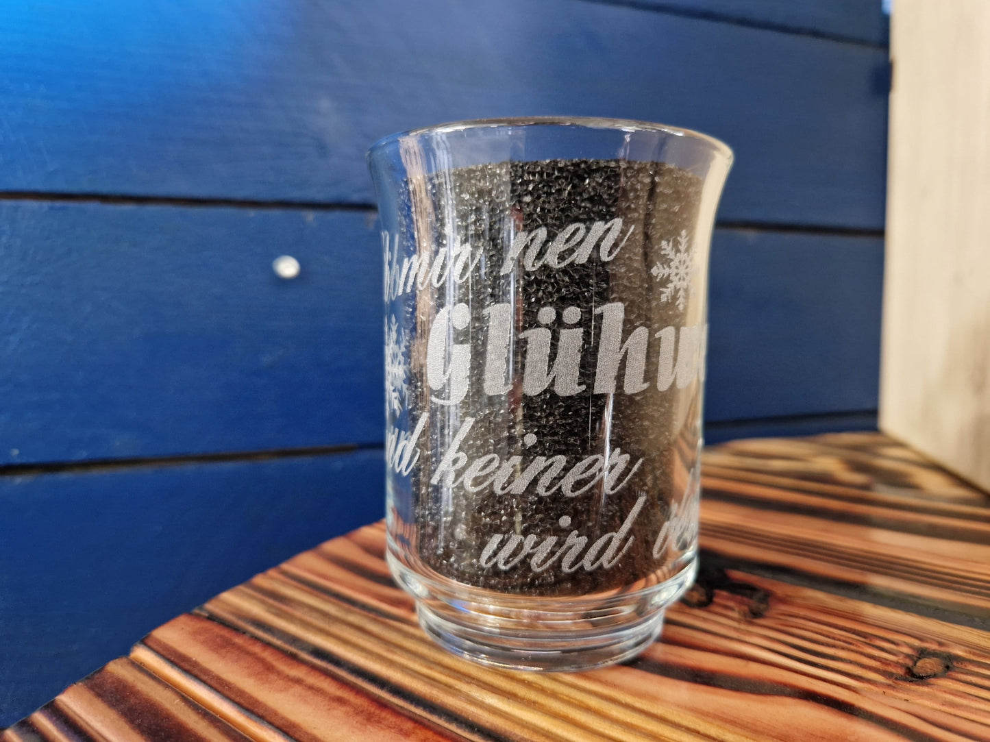 Glühweinglas mit Spruch"Gib mir nen Glühwein und keiner wird verletzt! "