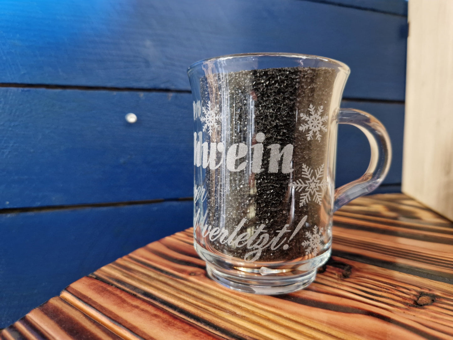 Glühweinglas mit Spruch"Gib mir nen Glühwein und keiner wird verletzt! "