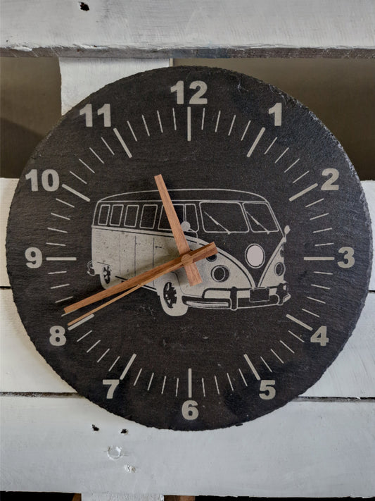 Schiefer Uhr Bulli