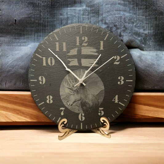 Schiefer Uhr Schweden mit Elch