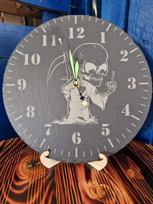 Schiefer Uhr "Alien"