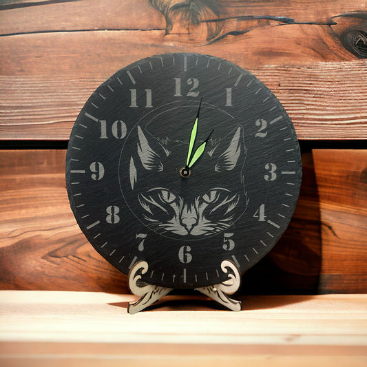 Schiefer Uhr Black Cat