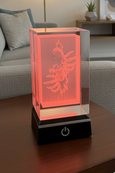 K9 Crystal Totenkopf in der Wand – 3D Lasergravur Würfel mit LED Sockel